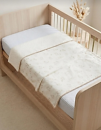 Çift Taraflı Minik Şerit Ponponlu Bebek Battaniyesi Bej Oyuncu Tavşan 100 × 110 cm POPLİN