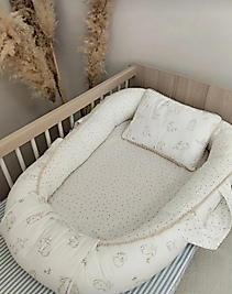 % 100 Pamuklu Poplin Kumaş Minik Sıralı Şerit Ponpon Süslemeli Babynest + Yastık Bej Oyuncu Tavşan